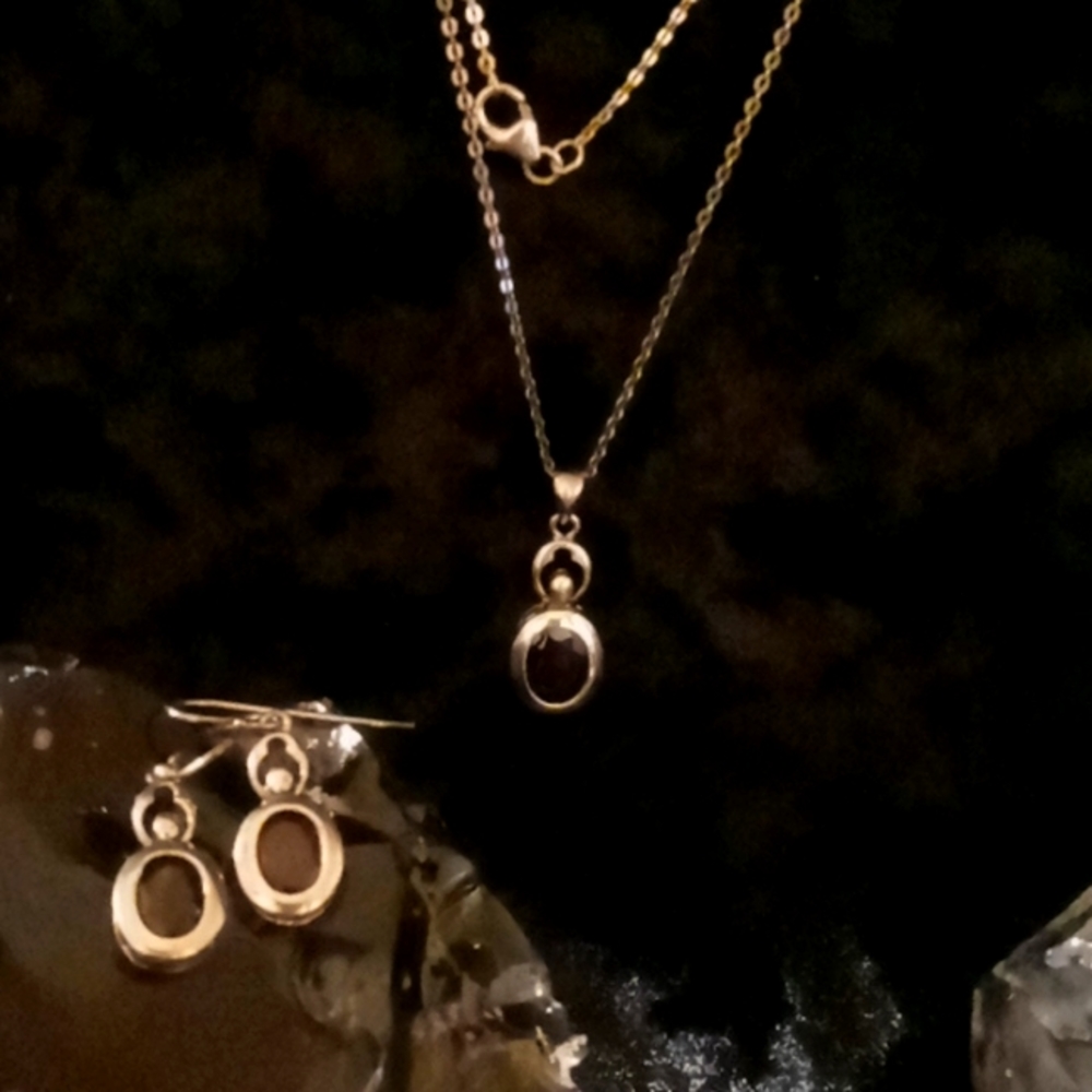 Lucas Lameth Garnet in sterling silver necklace with earrings set. - Picture 4 of 5